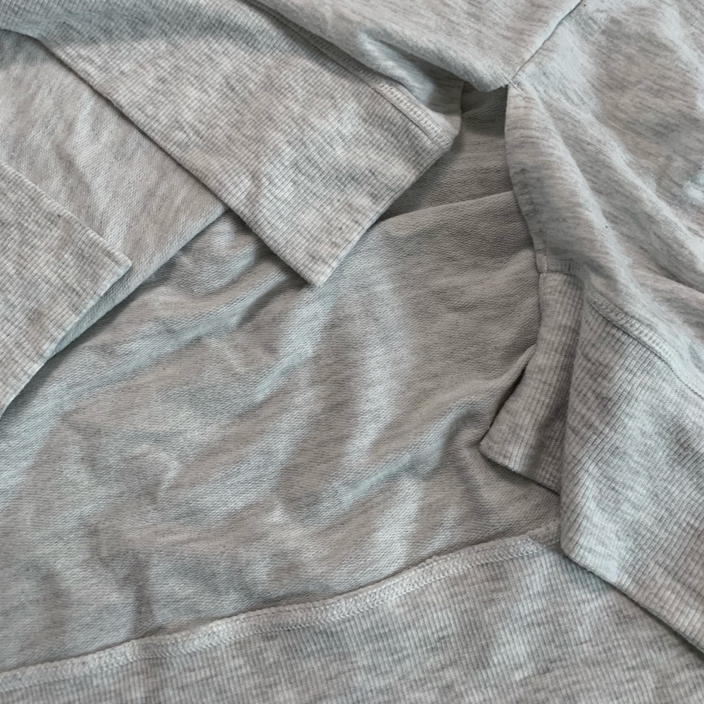 Yogalicious Split Hem Gray Pull Over Top Size Med… - image 5